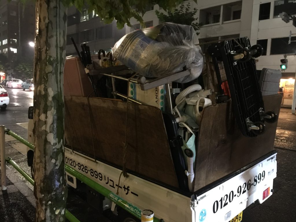 軽トラック一台半分の不用品を回収（港区）東京都の写真２