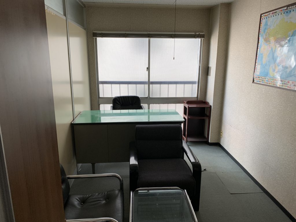 ご家族からのご依頼で雑居ビルにあるオフィス（事務所）の閉鎖のため撤去回収いたしました。（渋谷区）の写真２