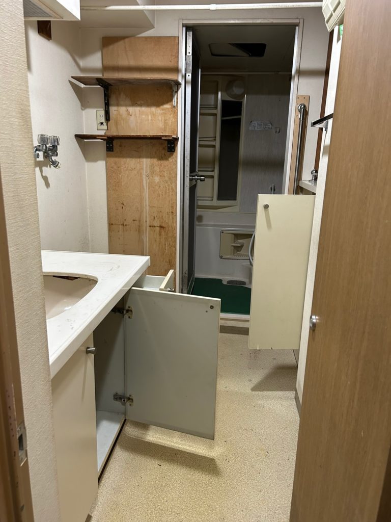 不動産業者様からのご依頼でマンション一室の残置物撤去、処分をいたしました。（鶴見区）横浜市の写真７