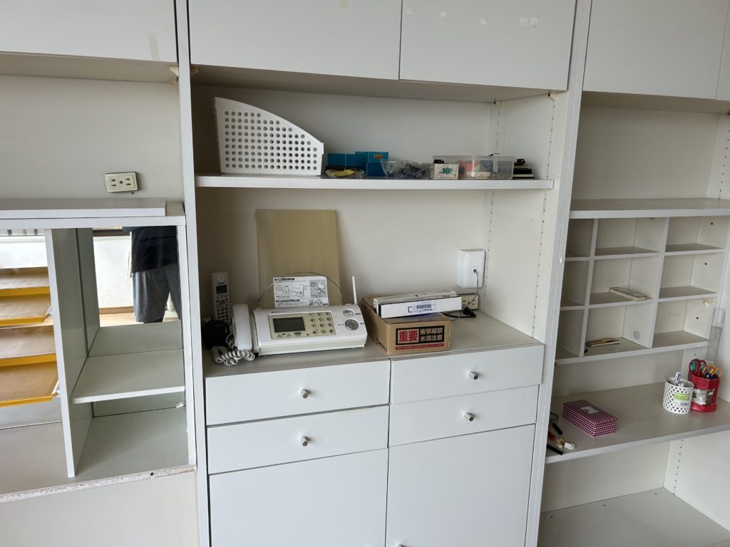 不動産業者様から買取物件のマンションの残地物撤去、処分を行いました。（中野区）　作業前→作業後の作業前の写真２