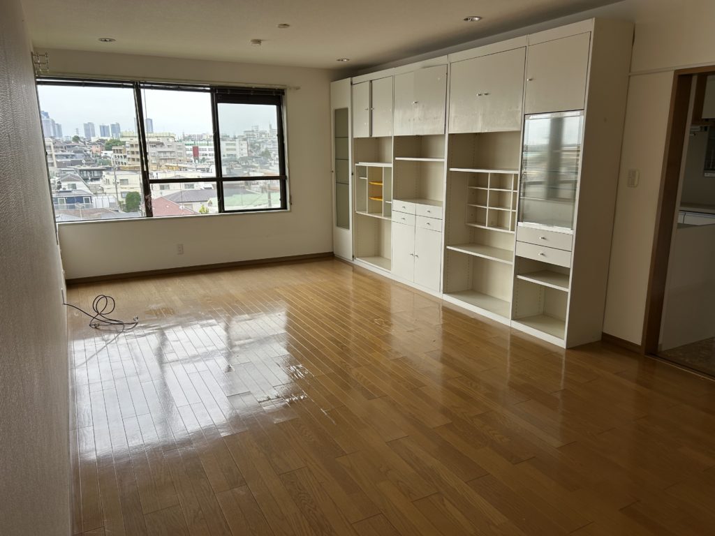 不動産業者様から買取物件のマンションの残地物撤去、処分を行いました。（中野区）　作業前→作業後の作業後の写真１