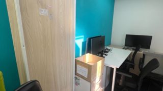 トランクルームにあったオフィス用品（事務椅子、デスク、、キャビネット）などを回収いたしました。（品川区）の写真２