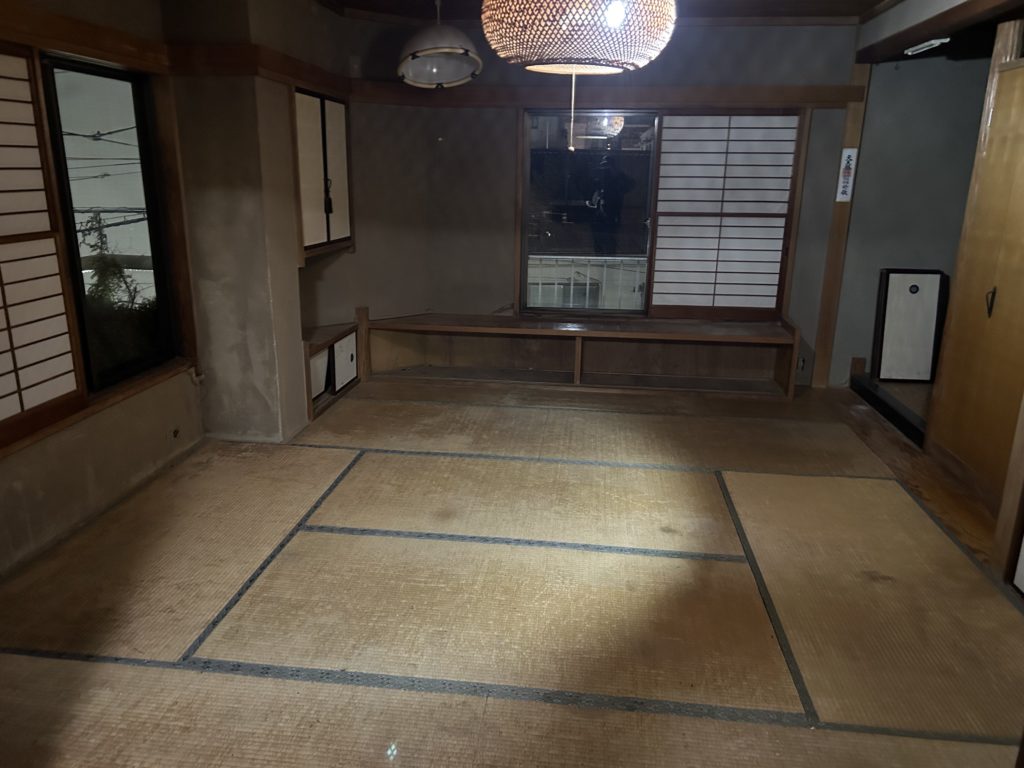 不動産業者様からのご依頼で一戸建てビルの残置物撤去、処分を行いました。（品川区）作業後の写真１