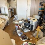 マンションのオーナー様からのご依頼で２Kのお部屋（半ごみ屋敷）の残置物の撤去、処分を行いました。（荒川区）の写真１